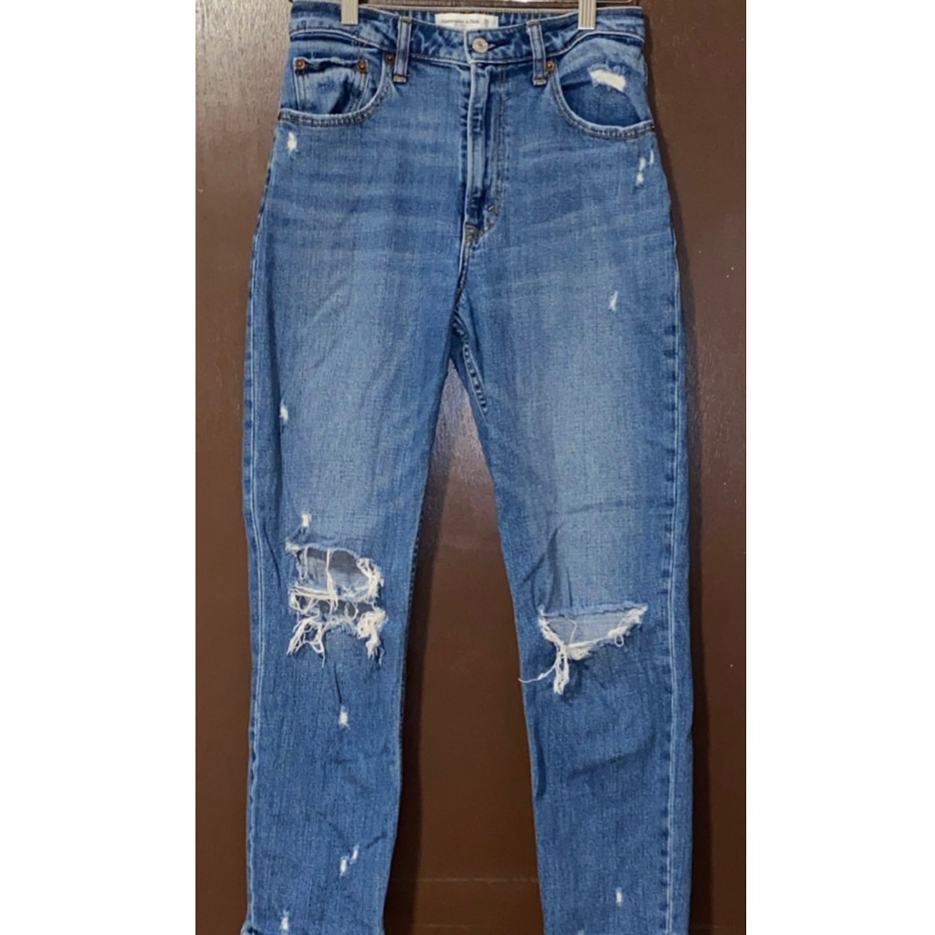 Abercrombie And Fitch Curve Love The Mom High Rise Jeans Size 2/26